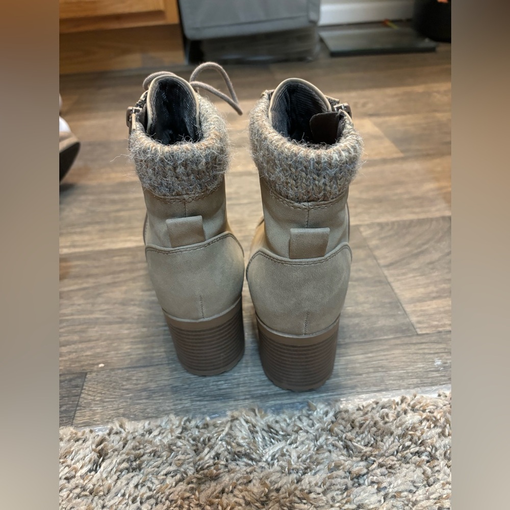 Boots - Picture 4 of 6